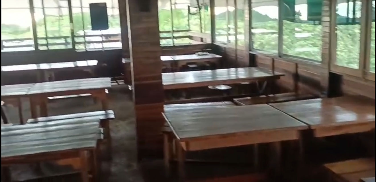 Phinisi Resto Suasana